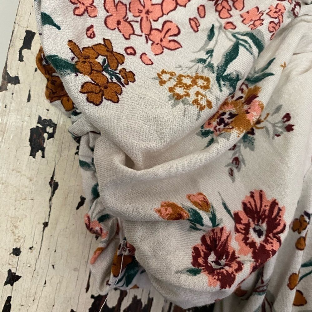 Floral dress.  - Picture 4 of 10